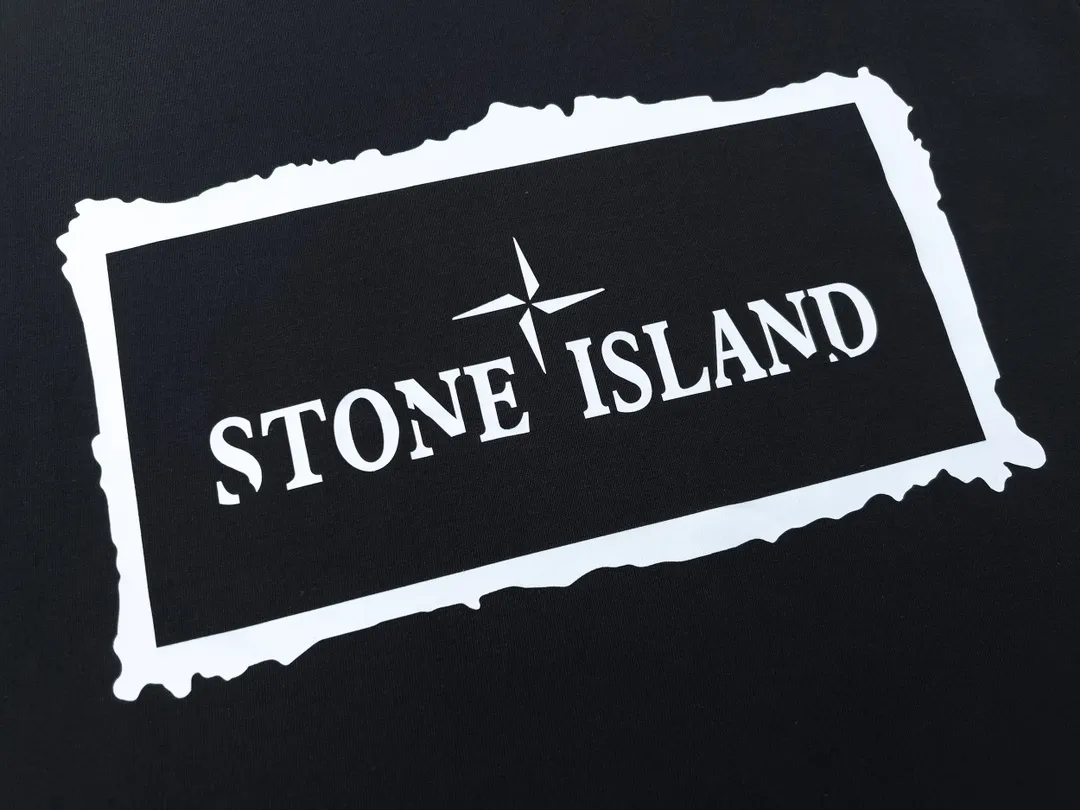 W612#P110💰 [Stone lsland/Stone Island summer new front and back printed short-sleeved T-shirt] ⚠️[Original creation, high control of details] Made of 260 grams of combed cotton, 32-count double yarn - Simple basic versatile style, original quality, the first choice for couples. - Made in a large factory, four needles and five threads on the shoulder, neat alignment, high quality workmanship. - Same style for men and women, very versatile, one piece for each hand, details are clearly visible. Color: black White Size: M L